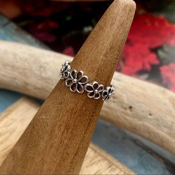 Sterling Silver Flower Toe Ring - Picture 3 of 4